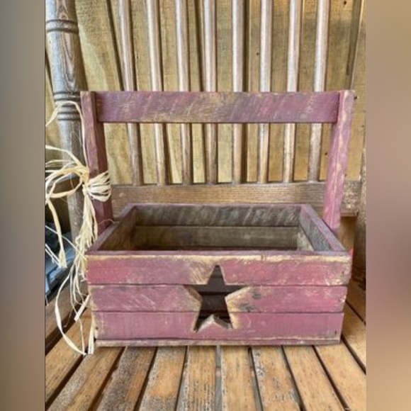Distressed Wood Star Cutout Tote, Red - Picture 3 of 11